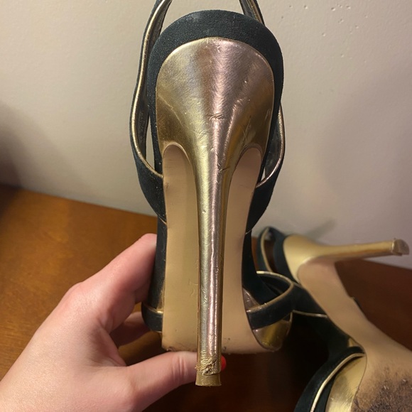Black And Gold BCBG Sling Back Heels size 9.5 - Picture 6 of 7